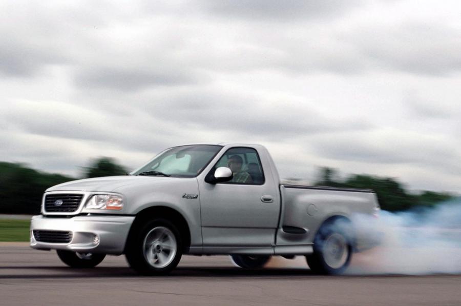  Ford F-150 SVT Lightning 2004 года  (фото 1 из 1)